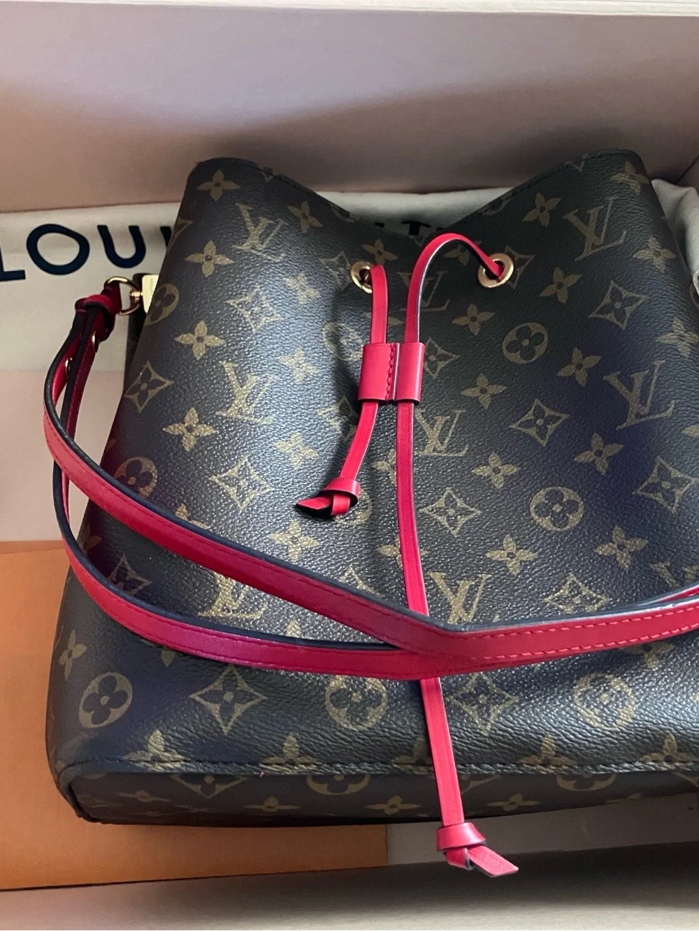 Louis Vuitton  neonoe MM monogram with freesia Trim and linings